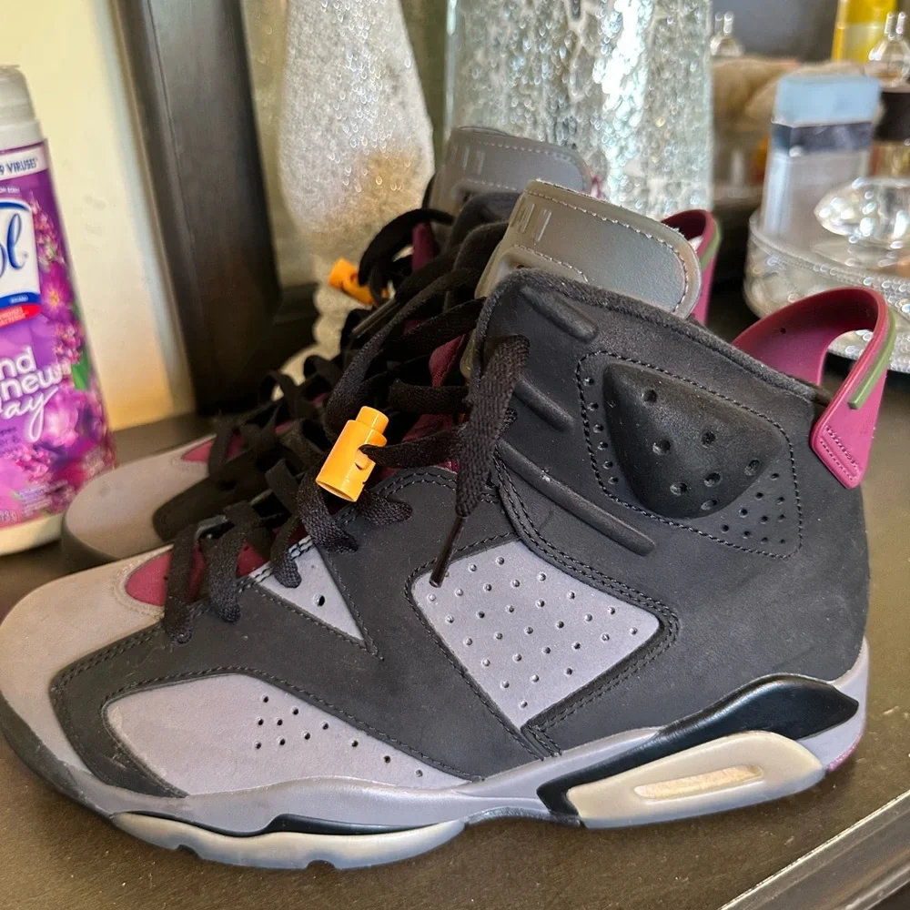 Men’s Air Jordan 6 Retro GS 'Bordeaux'
Size 9. Classic Release . Good condition - Picture 5 of 13